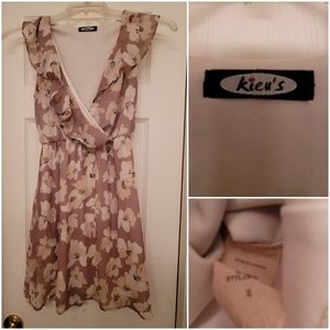 🩷🩷🩷🩷 Add To Bundle Kieus 's light floral dress with ruffles